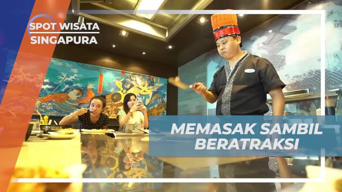 Makan Sambil Menyaksikan Atraksi Kuliner di Atas Kapal, Singapura