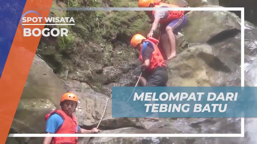 Melompat dari Tebing Batu dengan Penuh Semangat di Curug Panjang, Bogor