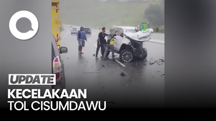 Video: Satu Mobil Hancur Seusai Kecelakaan di Tol Cisumdawu
