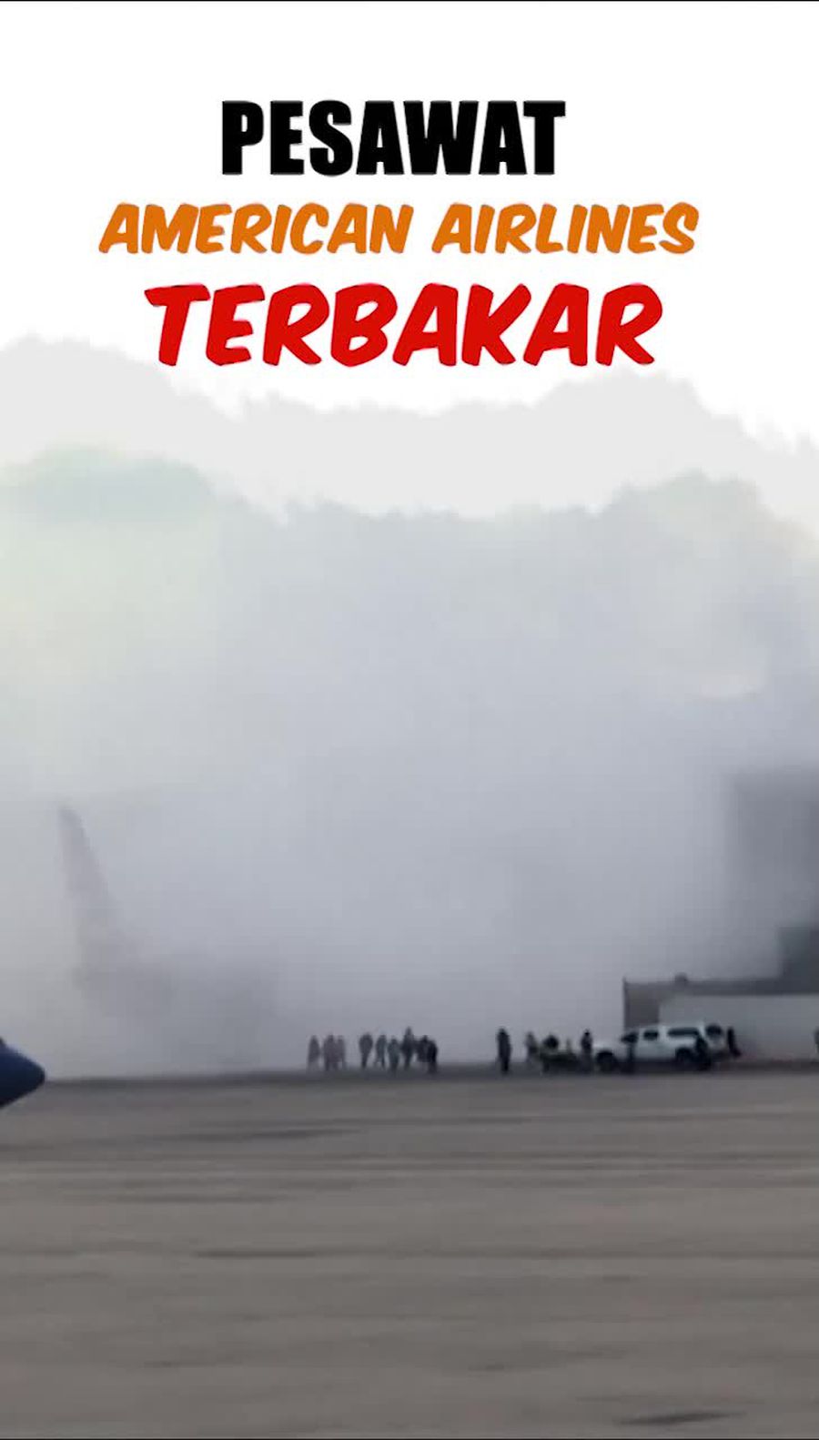 Video: Pesawat American Airlines Terbakar, Penumpang Dievakuasi