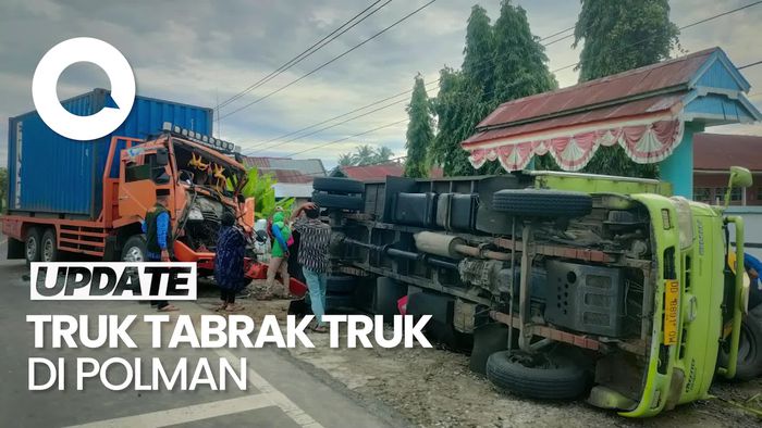 Video Truk Tabrak Truk di Polman, Kernet Terjepit