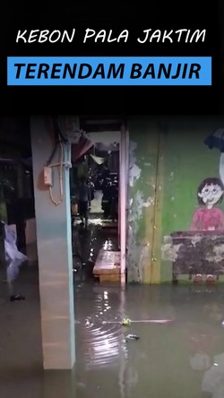 Video: Banjir Setinggi 1 Meter Rendam Kebon Pala Jaktim, 60 KK Terdampak