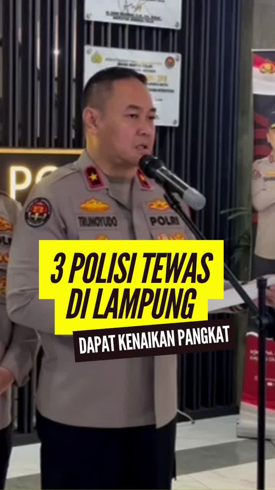 Video Kapolri Beri Kenaikan Pangkat 3 Polisi yang Tewas Ditembak di Lampung
