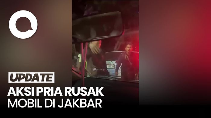 Video: Kronologi 2 Pria Rusak Mobil saat Macet di Jakbar