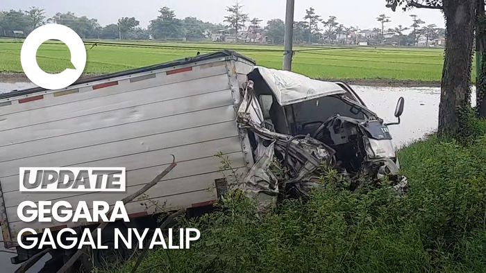 Video: Adu Banteng Truk Tronton Vs Truk Boks di Pantura Pati Gegara Gagal Nyalip
