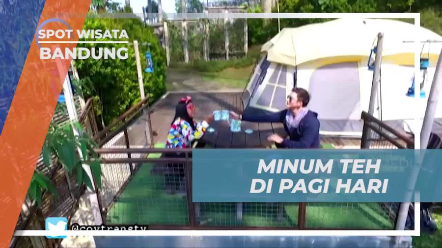 Menghangatkan Diri Sambil Menikmati Teh di Pagi Hari, Bandung