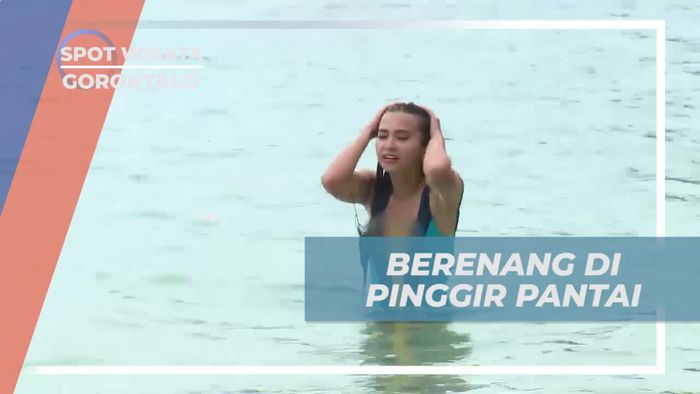 Berenang dalam Keindahan Laut Pantai Diyonumo, Gorontalo