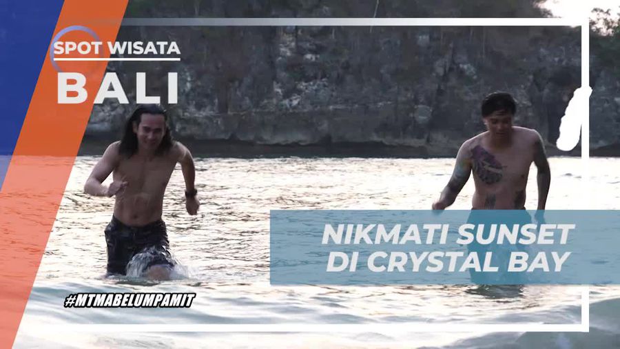 Bermain Ceria di Pantai Crystal Bay sambil Menanti Sunset, Bali