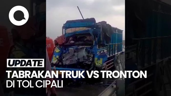 Video: Truk Tabrak Tronton di Tol Cipali, Sopir-Kernet Tewas di Tempat