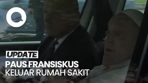 Video Momen Paus Fransiskus Keluar RS Gemelli