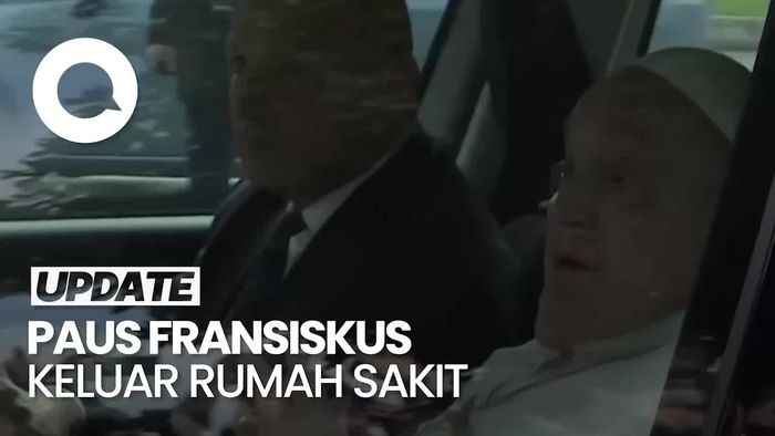 Video Momen Paus Fransiskus Keluar RS Gemelli