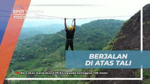 Uji Nyali dengan Berjalan di Atas Tali Menuju Cliff Swing, Yogyakarta