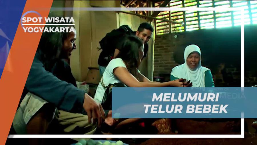 Berpartisipasi dalam Proses Membuat Telur Asin di Wates, Yogyakarta