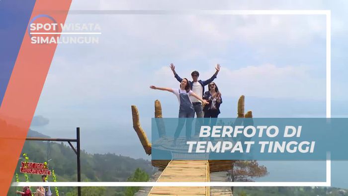 Berfoto di Spot Menarik dengan Latar Danau Toba di Simalungun