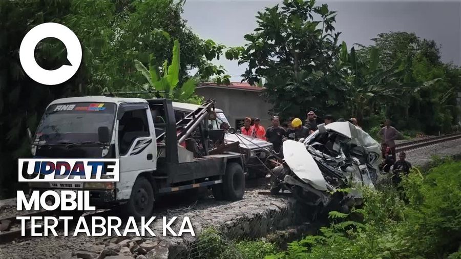 Video: Mobil Pemudik Vs KA Batara Kresna di Sukoharjo, 4 Tewas