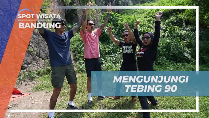 Mendaki Tebing Tantangan di Tebing 90, Bandung
