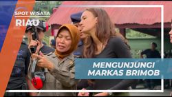 Berlatih Menembak Bersama Brimob di Riau  
