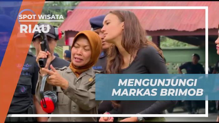 Berlatih Menembak Bersama Brimob di Riau  