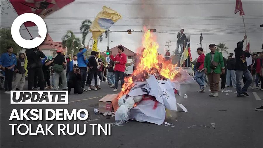 Video: Demo Tolak RUU TNI, Massa Blokir Jalur Pantura Tuban