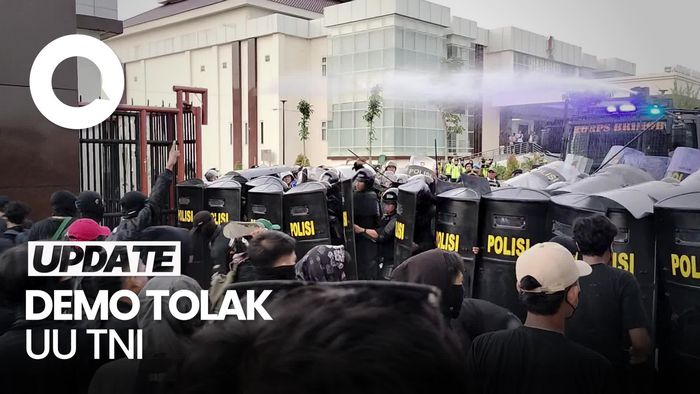 Video: Demo Tolak UU TNI di Bojonegoro Berakhir Ricuh