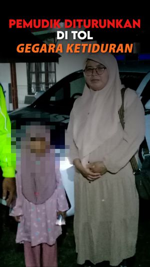 Video: Pemudik Ibu-Anak Diturunkan di Tengah Tol Cipali Gegara Ketiduran