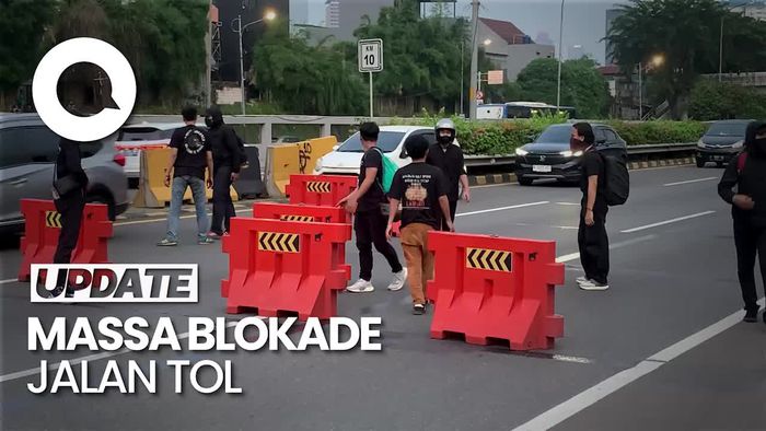 Video: Massa Aksi Tolak RUU TNI Sempat Terobos Tol Dalam Kota