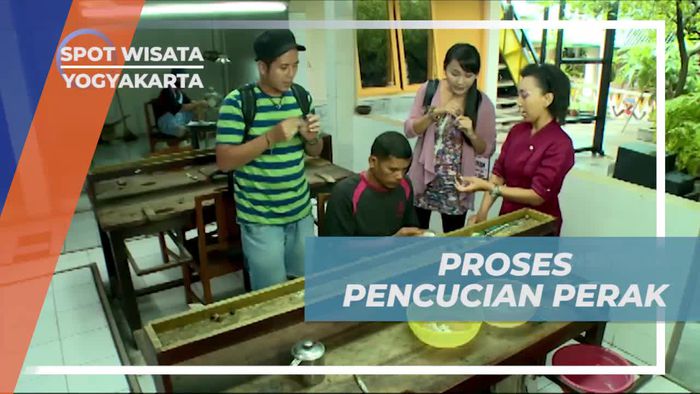 Menyaksikan Pencucian Perak yang Menarik di Yogyakarta