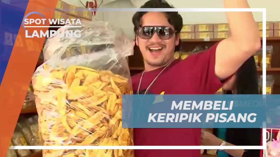 Membeli Keripik Pisang Setelah Menyaksikan Proses Pembuatan di Lampung 