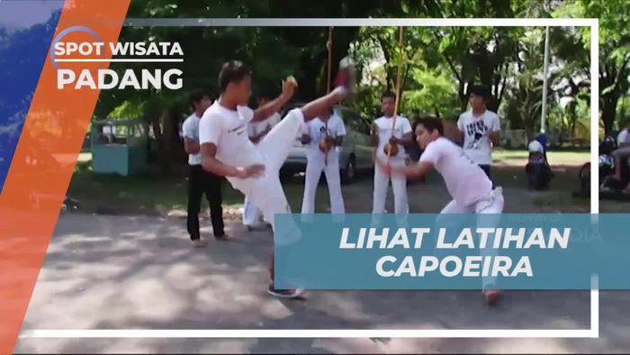 Menonton Latihan Capoeira yang Menarik di Padang  