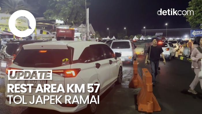 Video: Puncak Arus Mudik, Rest Area Km 57 Tol Japek Ramai