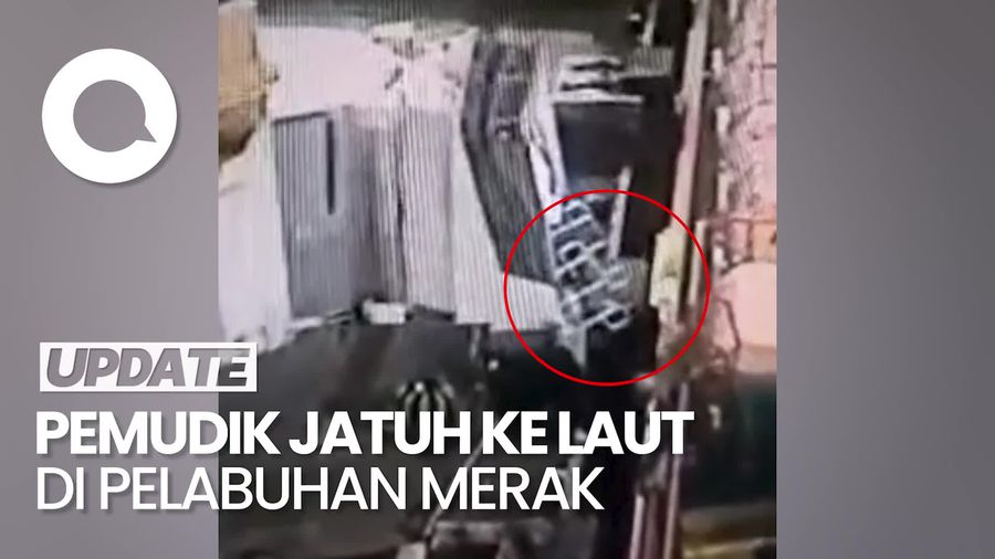 Video: Detik-detik 2 Pemudik Jatuh ke Laut saat Hendak Naik Kapal di Pelabuhan Merak