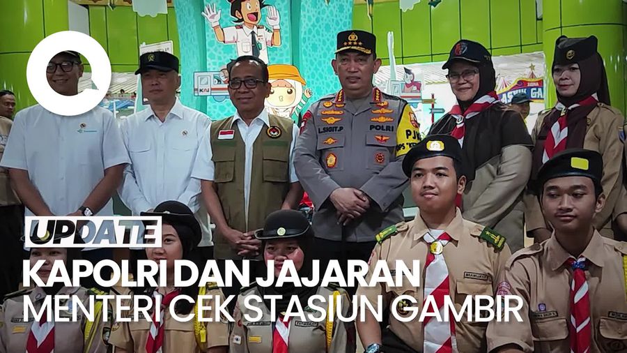 Video: Kapolri dan Jajaran Menteri Tinjau Puncak Arus Mudik di Stasiun Gambir