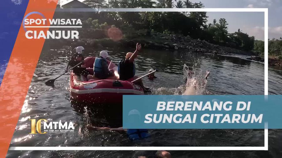 Menyegarkan Diri dengan Berenang di Aliran Sungai Citarum, Cianjur
