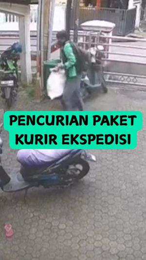 Video: Duh! Sekarung Paket Milik Kurir Ekspedisi di Jaksel Raib Dicuri