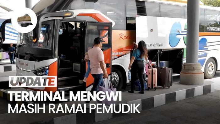 Video: Terminal Mengwi Bali Masih Ramai Pemudik pada H-1 Lebaran