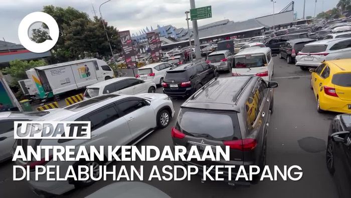 Video: Situasi Antrean Kendaraan di Pelabuhan ASDP Ketapang H-1 Lebaran