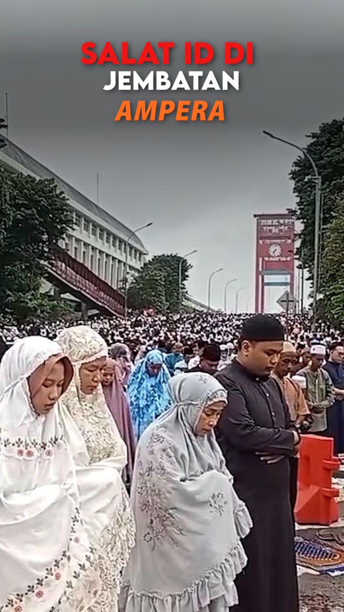 Video Jembatan Ampera Dipenuhi Warga untuk Salat Idul Fitri