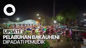 Video: Kendaraan Pemudik Padati Pelabuhan Bakauheni di Tengah Hujan Deras