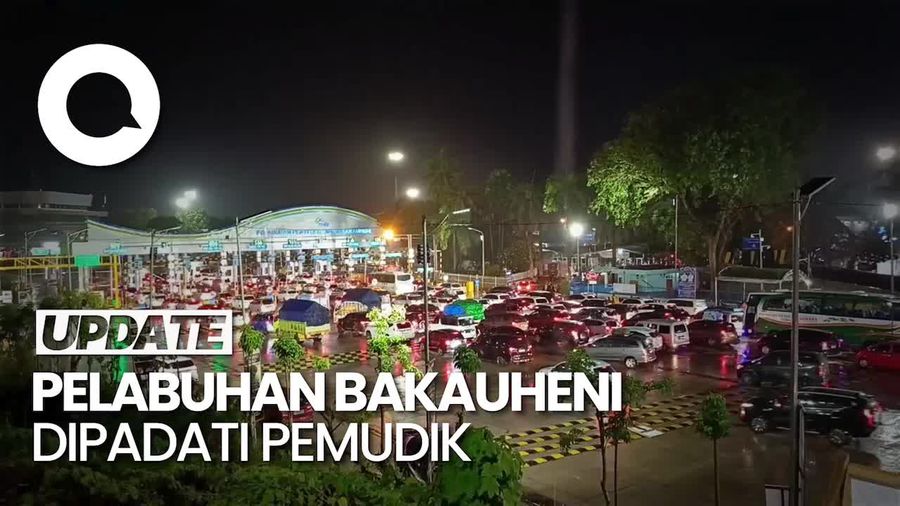 Video: Kendaraan Pemudik Padati Pelabuhan Bakauheni di Tengah Hujan Deras