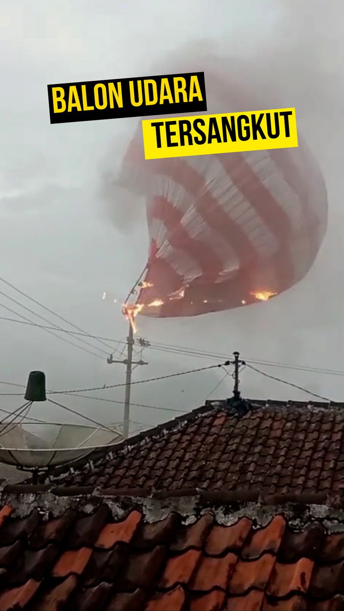 Video: Detik-detik Balon Udara Nyangkut di Tiang Listrik, Warga Panik
