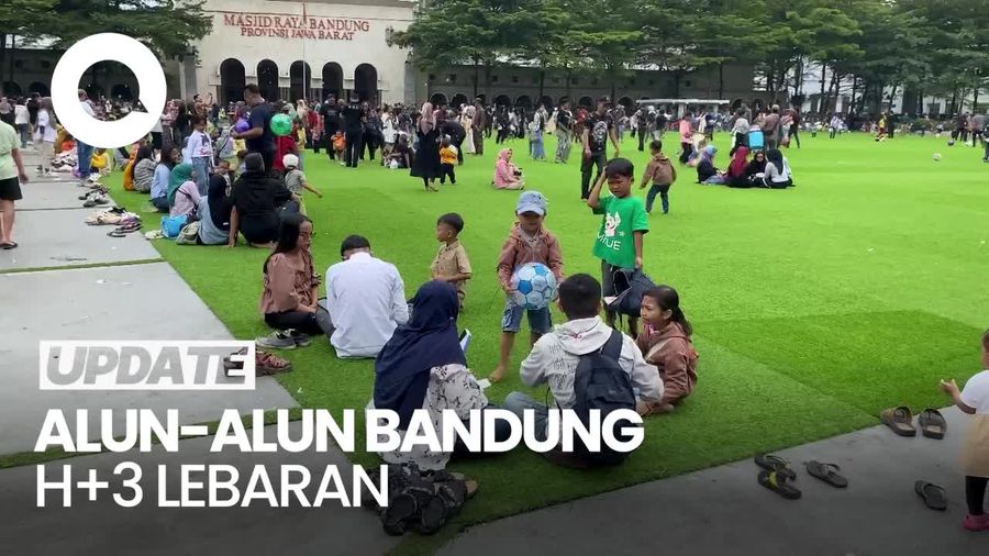 Video: H+3 Lebaran, Wisatawan Padati Taman Alun-alun Bandung
