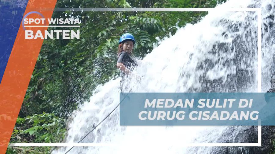 Hadapi Medan Sulit saat Rappeling di Curug Cisadang, Banten