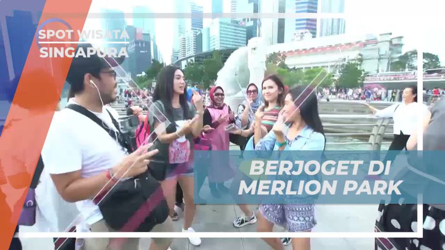 Berjoget Ceria di Merlion Park yang Penuh Pengunjung di Singapura