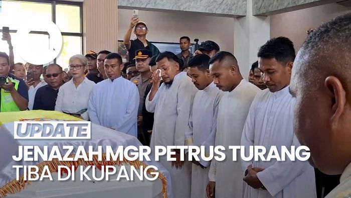 Video: Jenazah Mgr Petrus Turang Disambut Isak Tangis Umat Katolik di Kupang