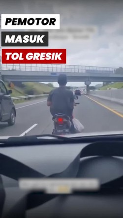 Video: Heboh Pemotor Santuy Masuk Tol Surabaya-Gresik Berujung Ditilang