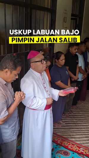 Video: Momen Uskup Labuan Bajo Pimpin Ibadat Jalan Salib untuk Tahanan
