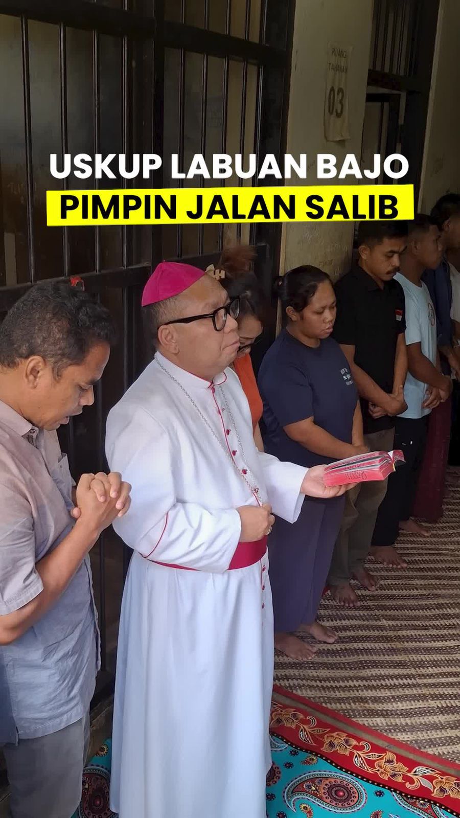 Video: Momen Uskup Labuan Bajo Pimpin Ibadat Jalan Salib untuk Tahanan