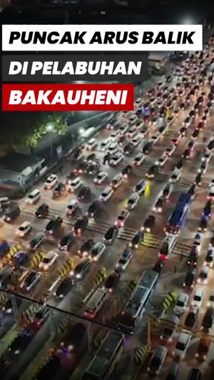 Video dari Udara: Puncak Arus Balik Malam Ini di Pelabuhan Bakauheni