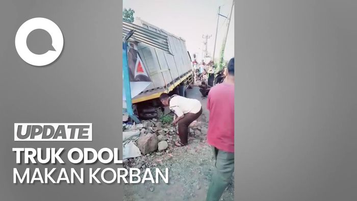 Video: Truk Tak Kuat Nanjak Lalu Mundur dan Lindas Pemotor di Karawang