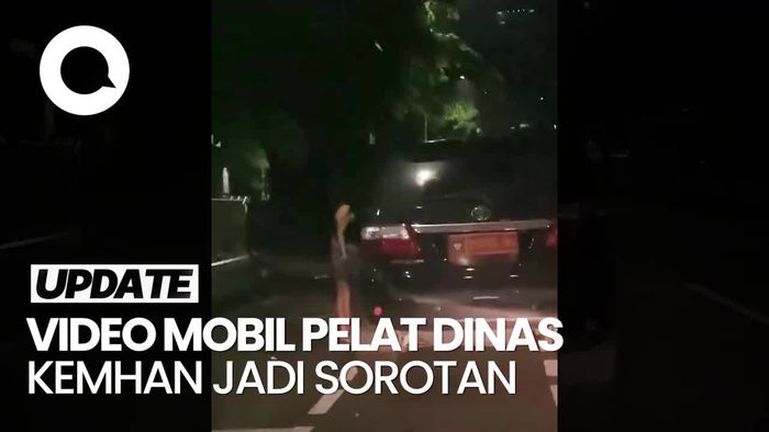 Video: Heboh Mobil Berpelat Dinas Kemhan Terekam Melipir Temui Wanita di Pinggir Jalan